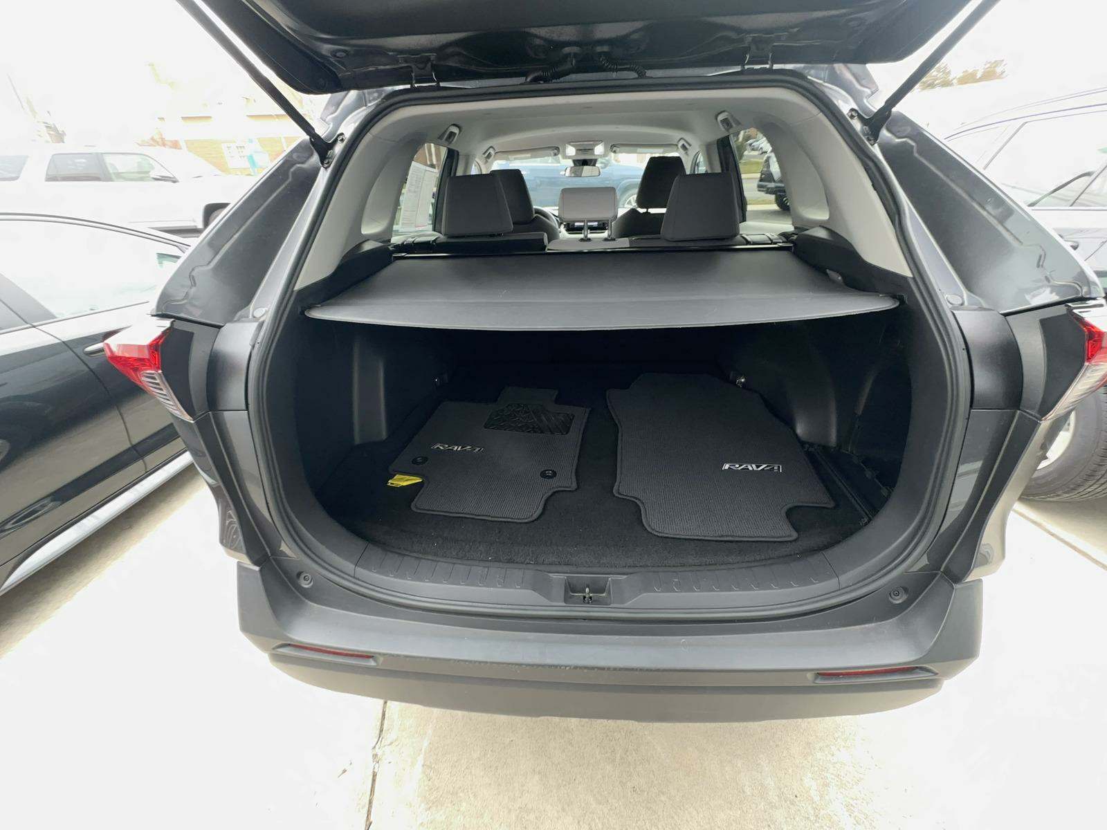 2021 Toyota RAV4 XLE FWD