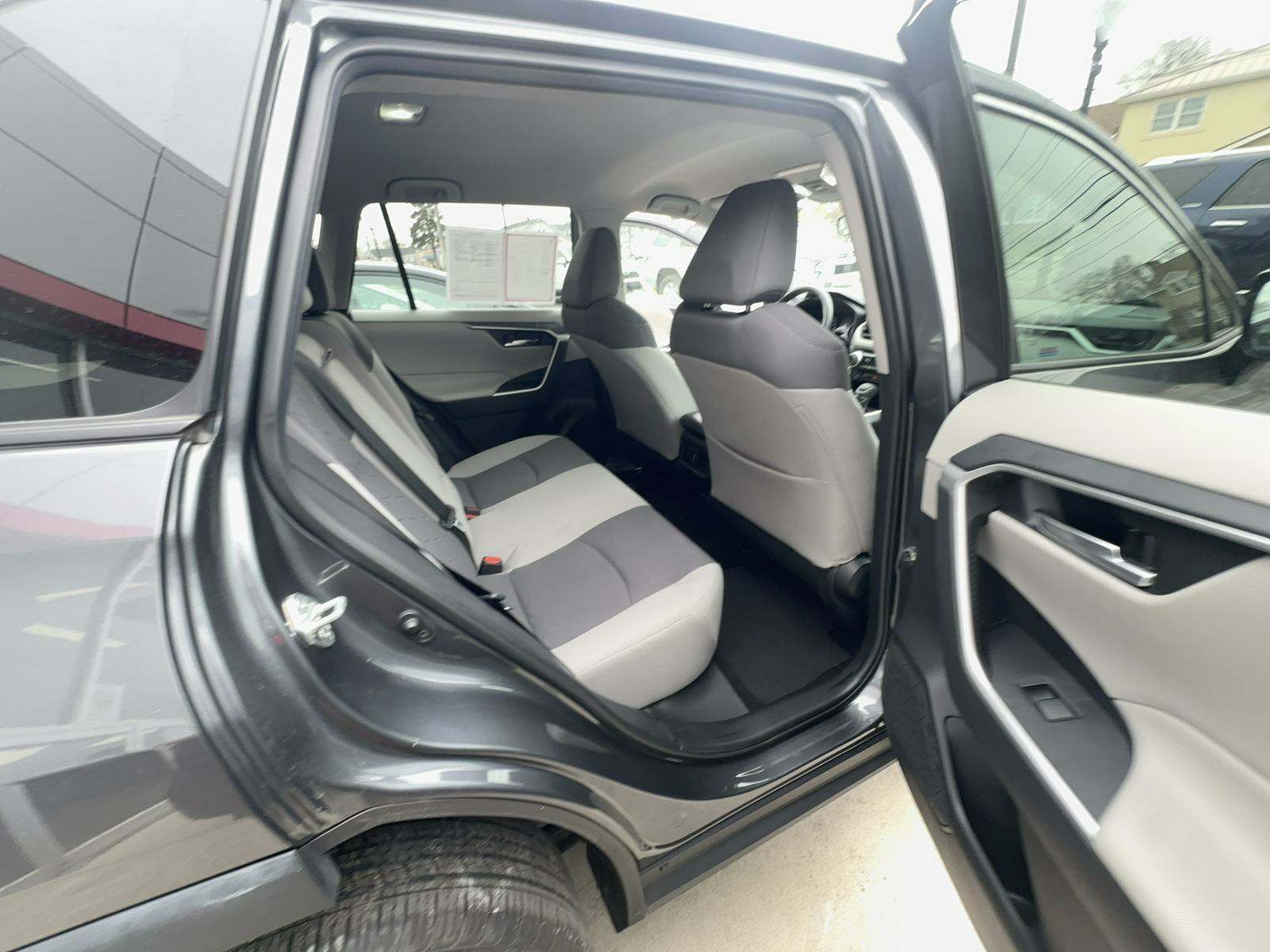 2021 Toyota RAV4 XLE FWD