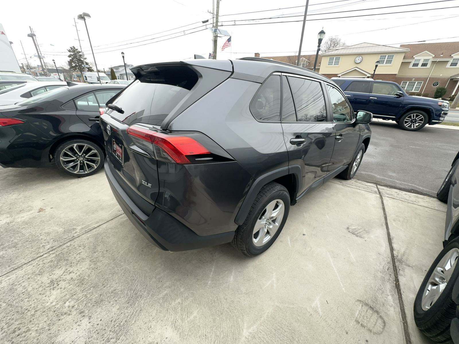 2021 Toyota RAV4 XLE FWD