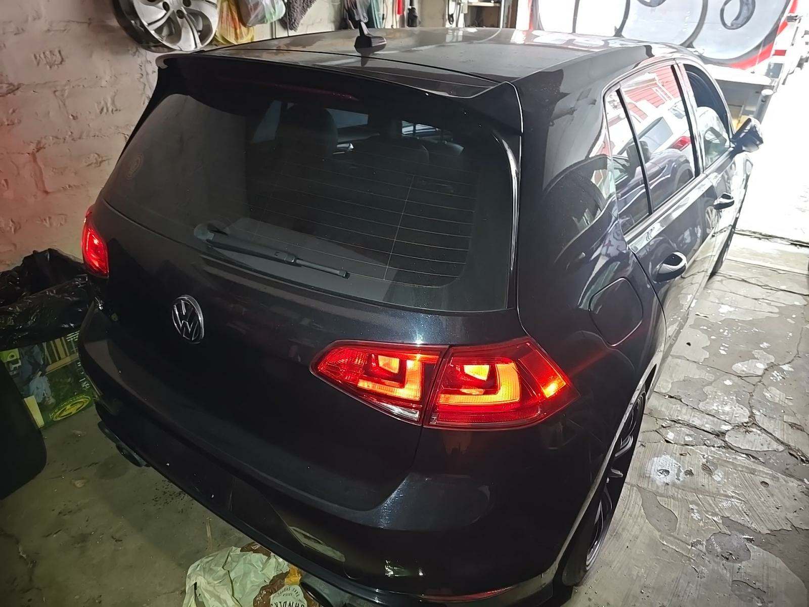 2016 Volkswagen Golf R 2.0T AWD