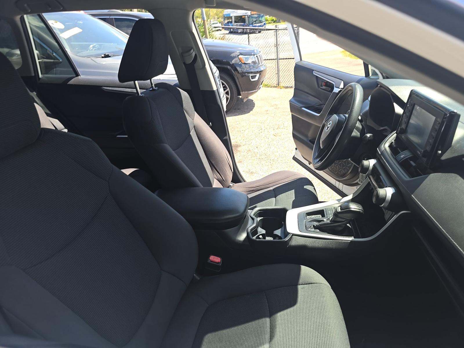 2021 Toyota RAV4 LE FWD