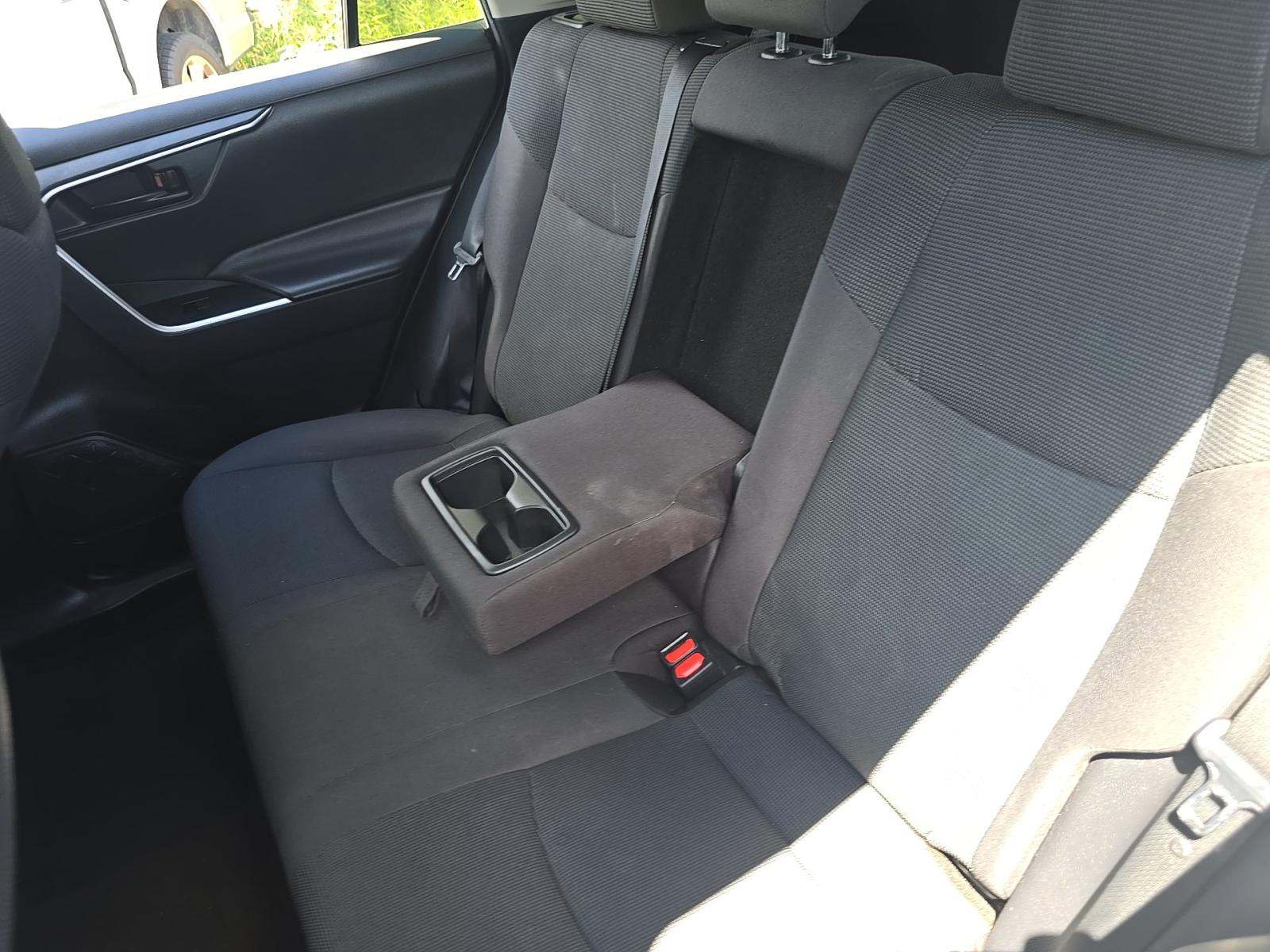 2021 Toyota RAV4 LE FWD