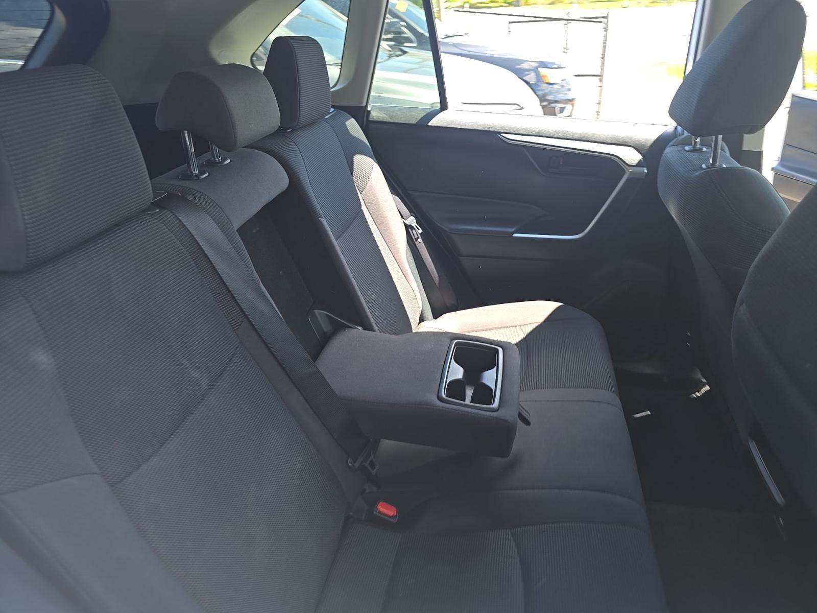 2021 Toyota RAV4 LE FWD