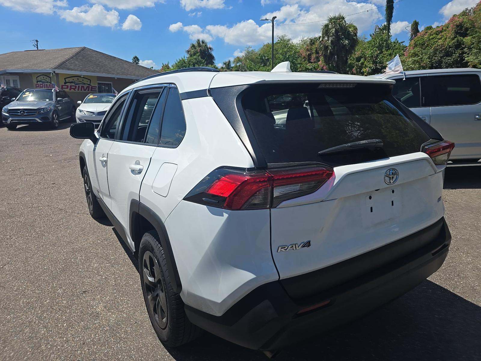 2021 Toyota RAV4 LE FWD