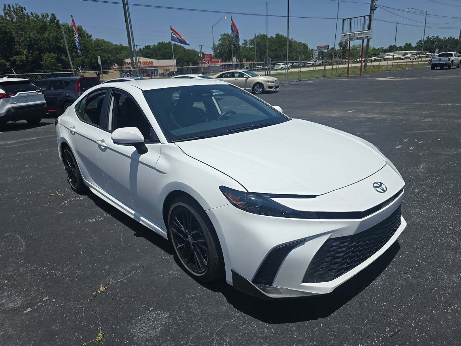 2025 Toyota Camry SE FWD