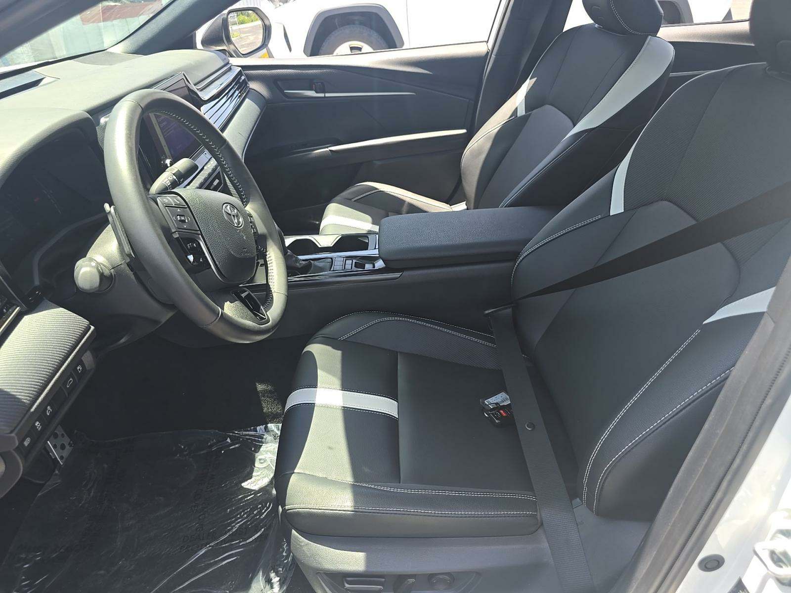 2025 Toyota Camry SE FWD