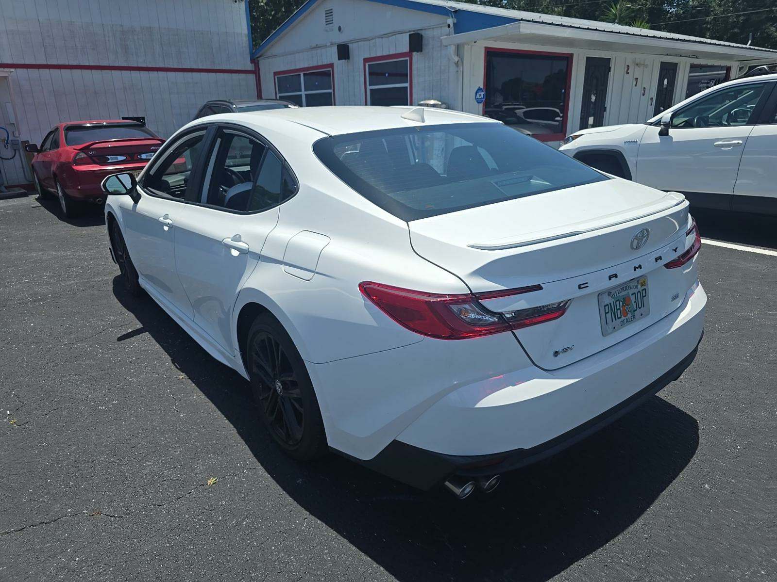 2025 Toyota Camry SE FWD