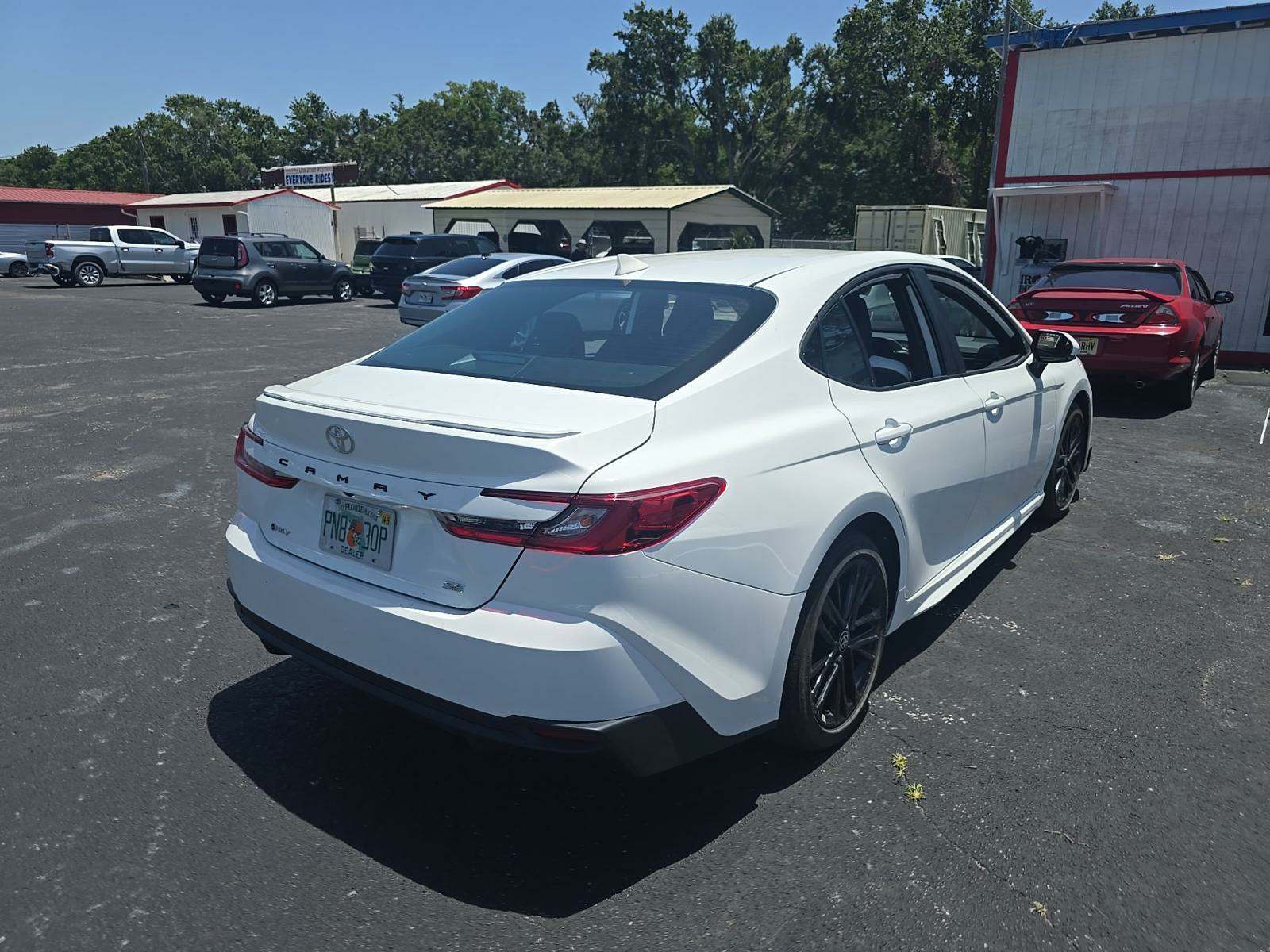 2025 Toyota Camry SE FWD