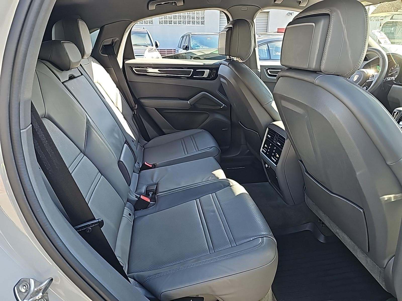 2022 Porsche Cayenne E-Hybrid AWD