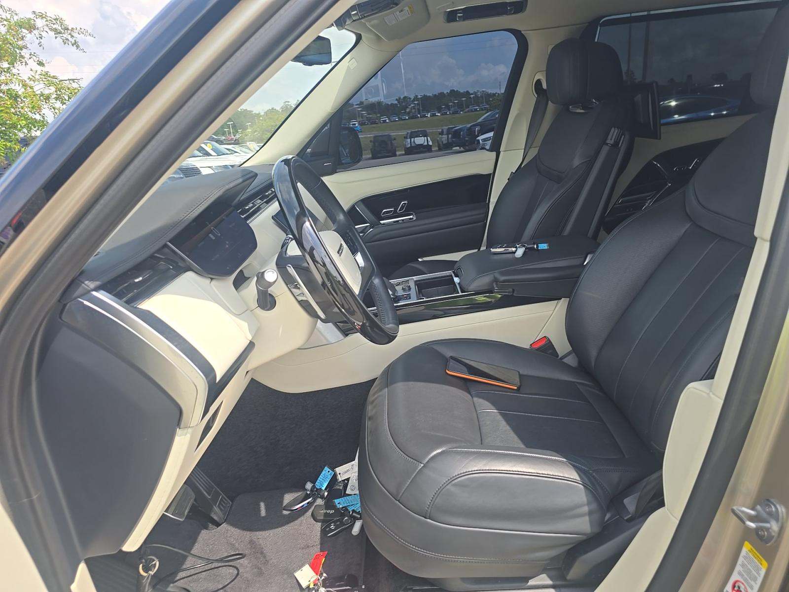2023 Land Rover Range Rover SE LWB AWD