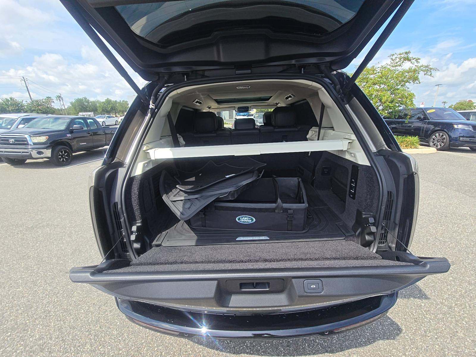 2023 Land Rover Range Rover SE LWB AWD