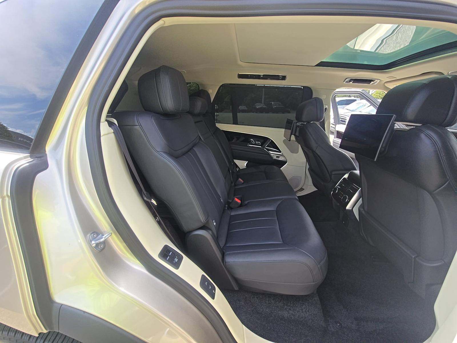 2023 Land Rover Range Rover SE LWB AWD