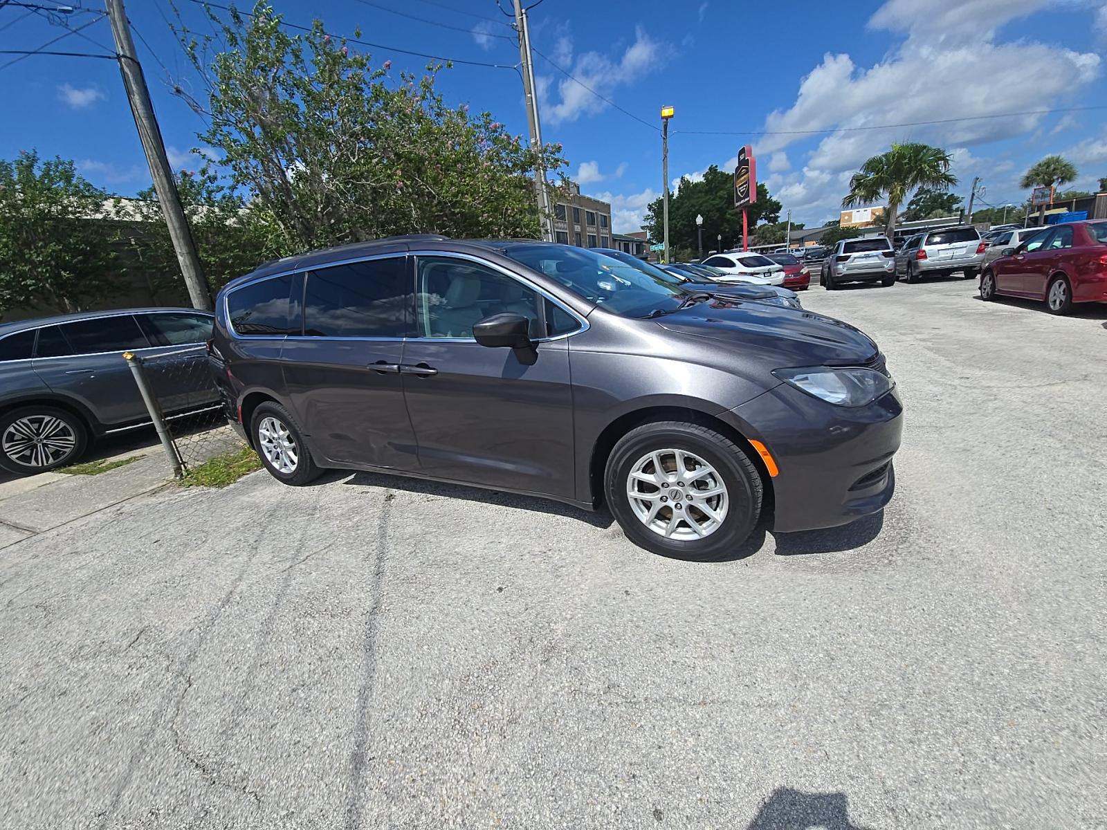 CHRYSLER VOYAGER - 4
