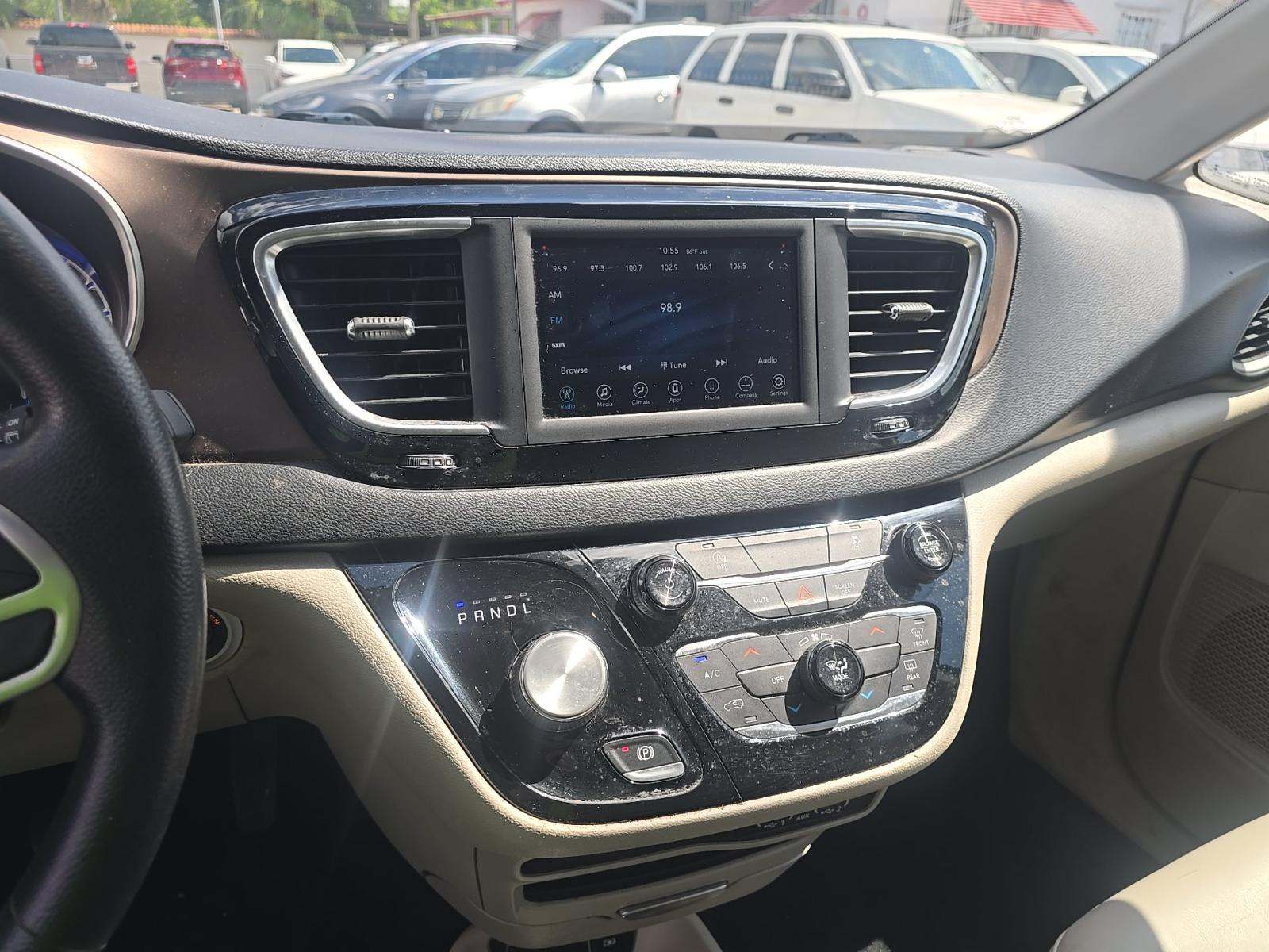 CHRYSLER VOYAGER - 10