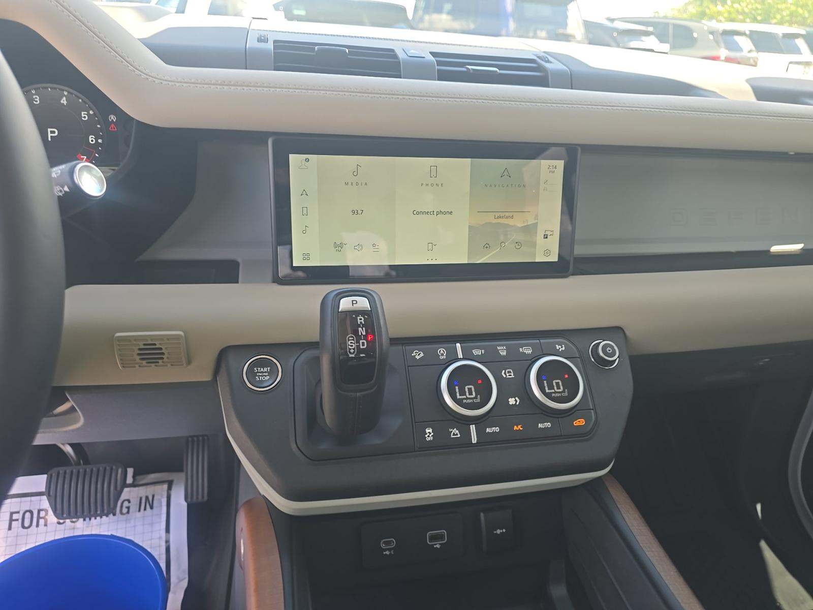 2024 Land Rover Defender 110 X-Dynamic SE AWD