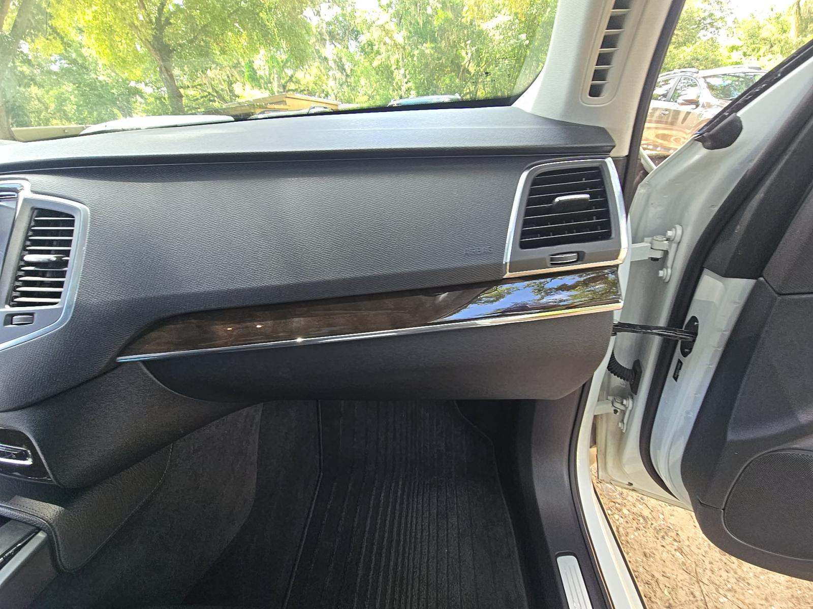 2018 Volvo XC90 T5 Momentum FWD