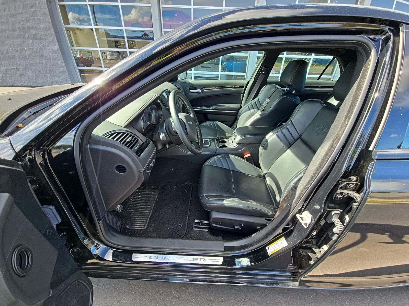 2023 Chrysler 300 C RWD