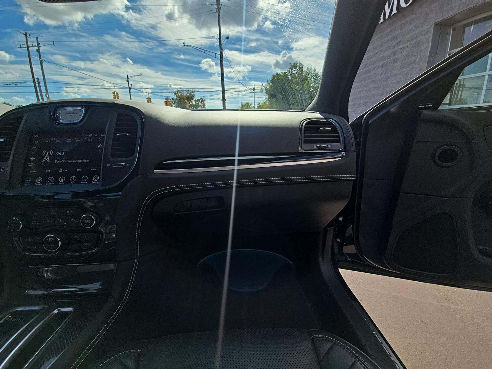 2023 Chrysler 300 C RWD