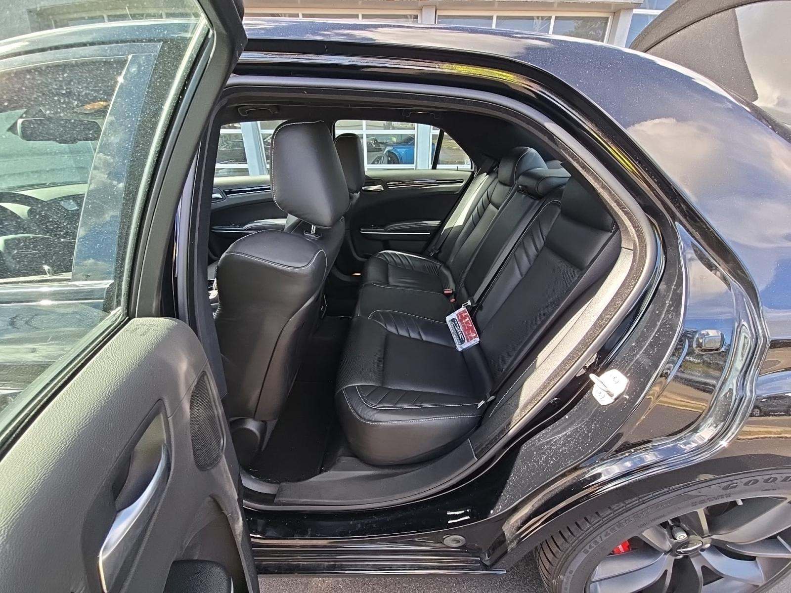 2023 Chrysler 300 C RWD