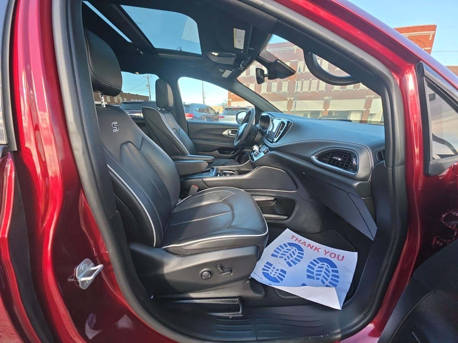 2023 Chrysler Pacifica Limited FWD