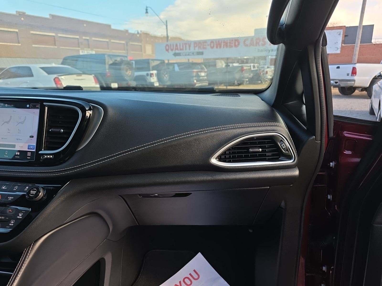 2023 Chrysler Pacifica Limited FWD