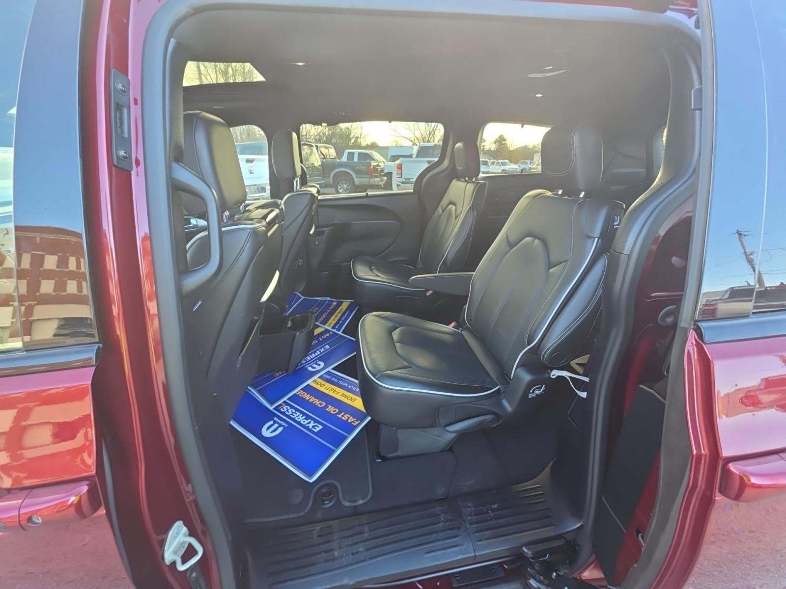 2023 Chrysler Pacifica Limited FWD