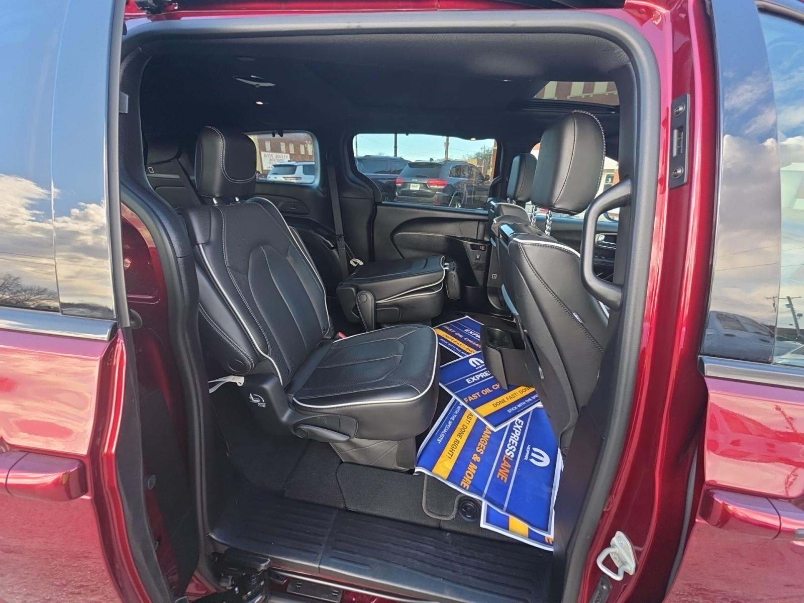 2023 Chrysler Pacifica Limited FWD