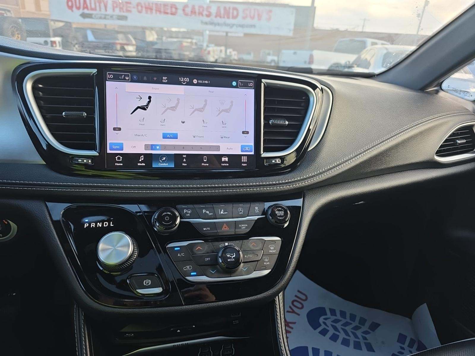 2023 Chrysler Pacifica Limited FWD