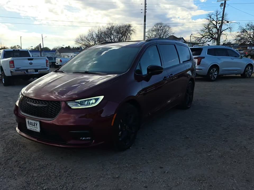 2023 Chrysler Pacifica Limited FWD