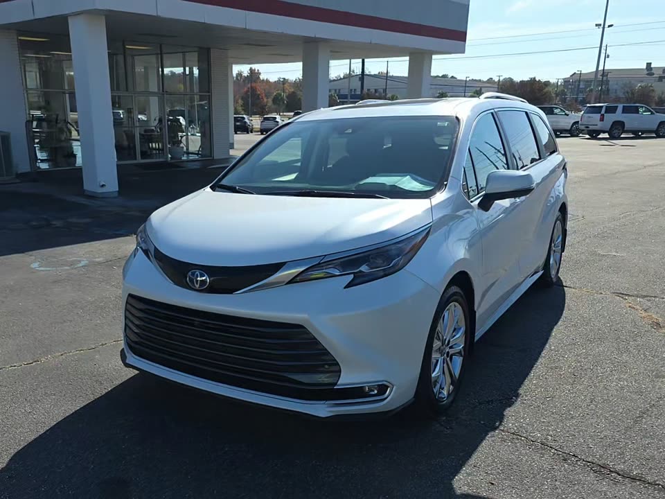 2024 Toyota Sienna Platinum FWD