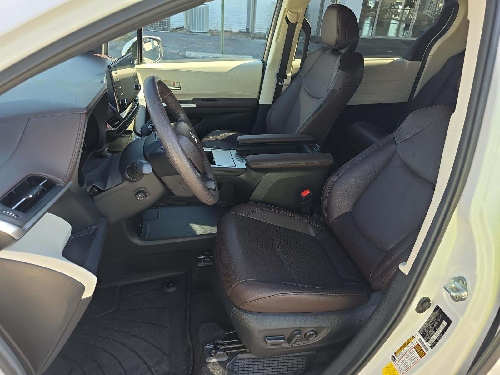 2024 Toyota Sienna Platinum FWD