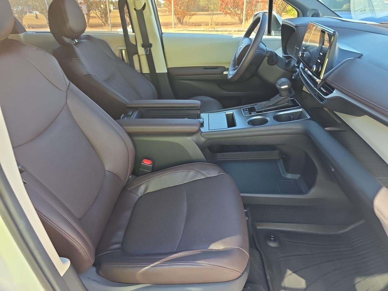 2024 Toyota Sienna Platinum FWD