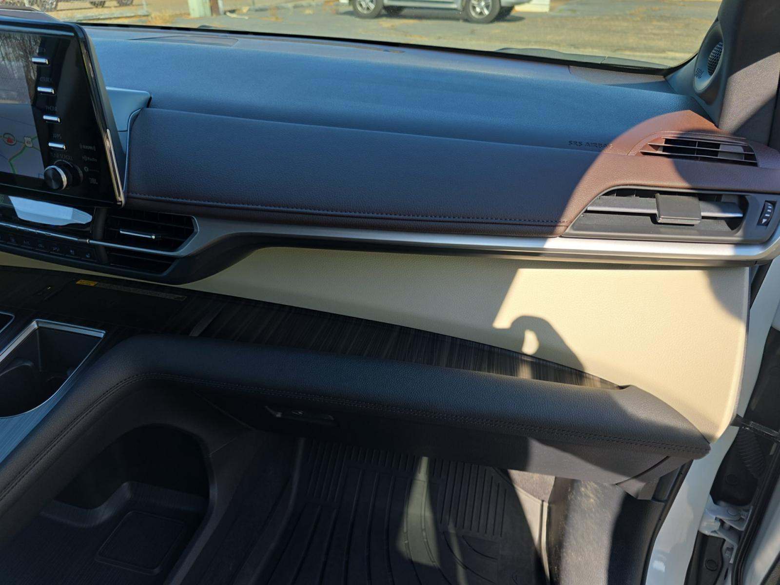 2024 Toyota Sienna Platinum FWD