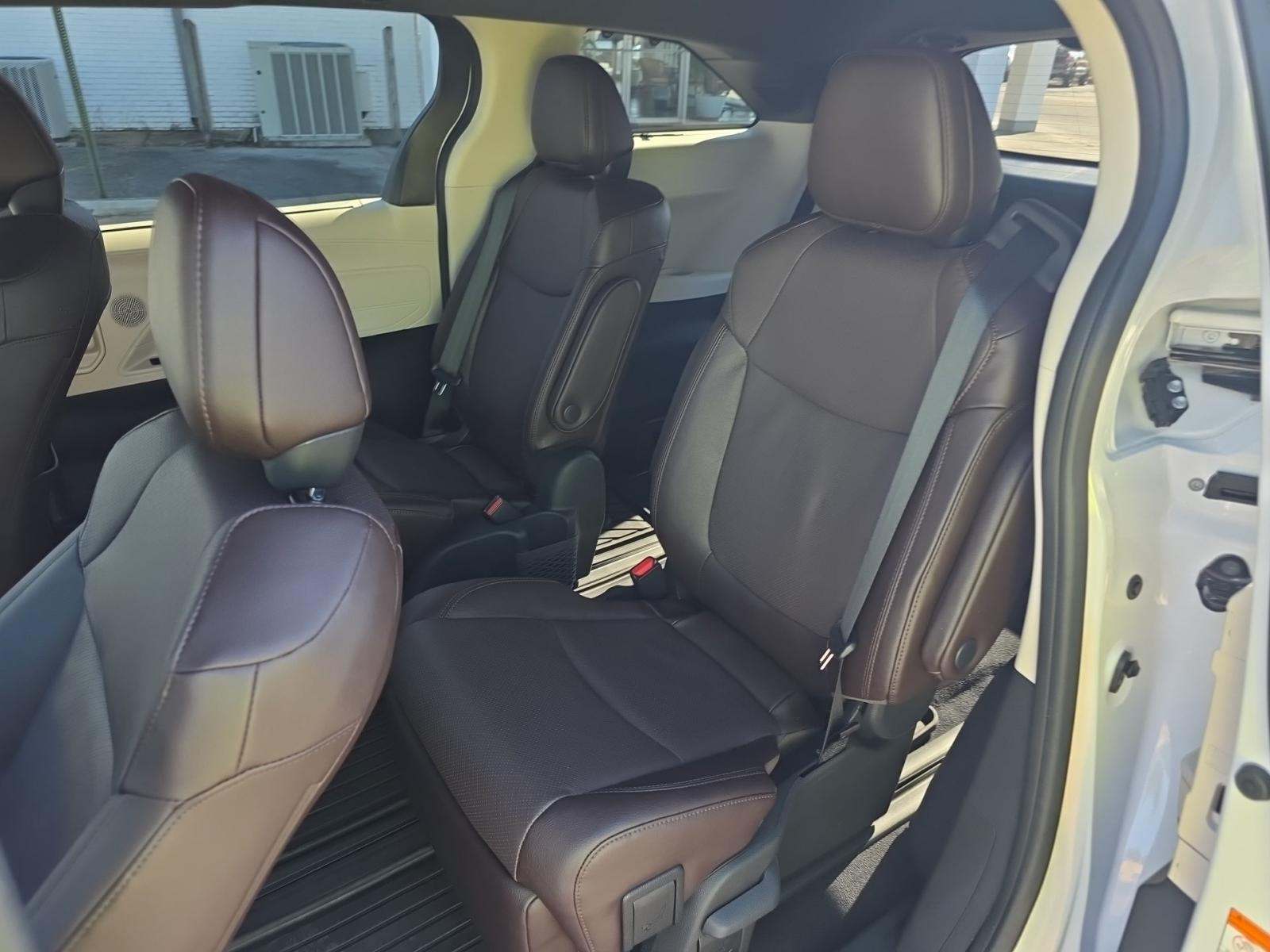 2024 Toyota Sienna Platinum FWD