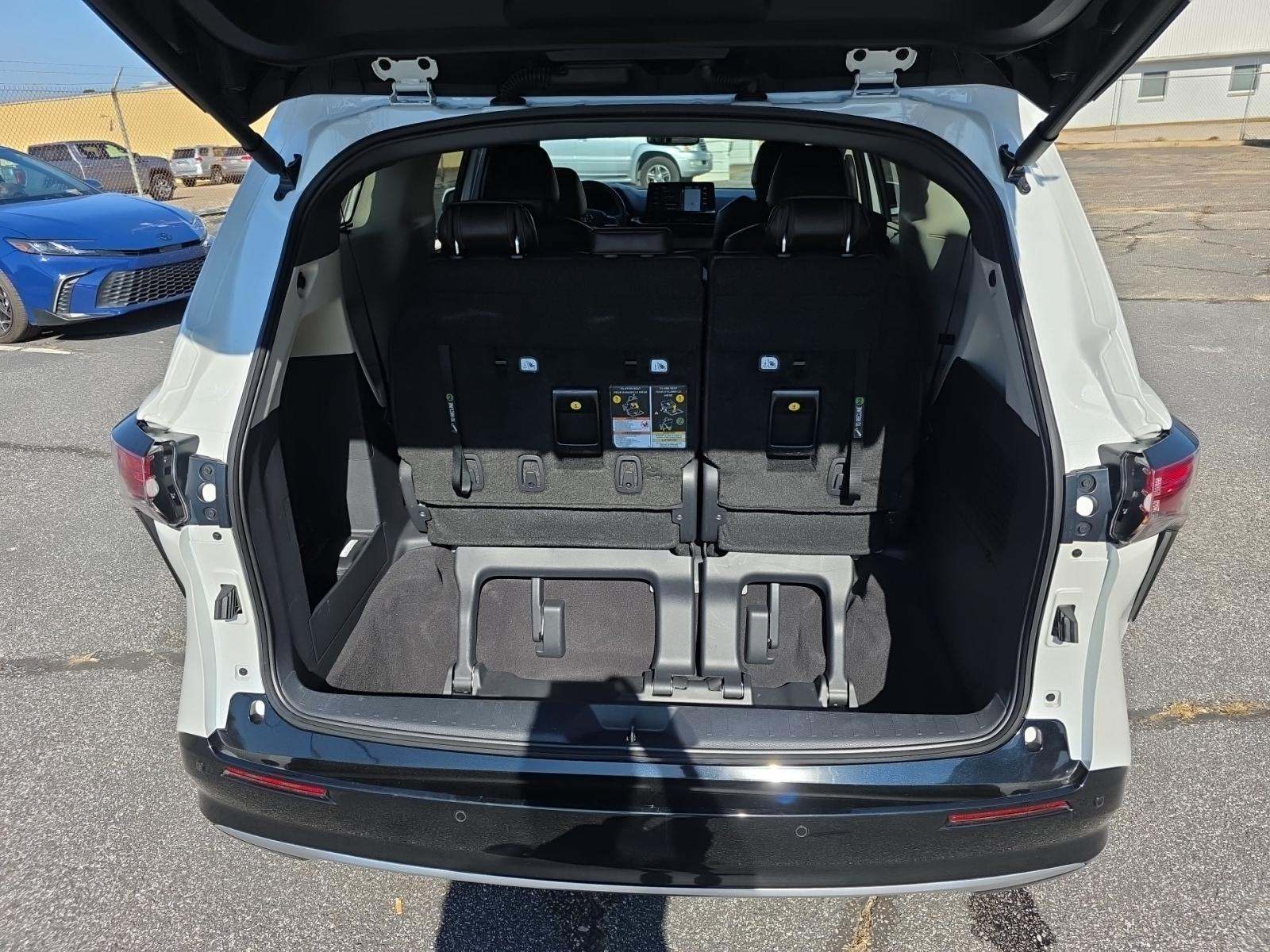 2024 Toyota Sienna Platinum FWD