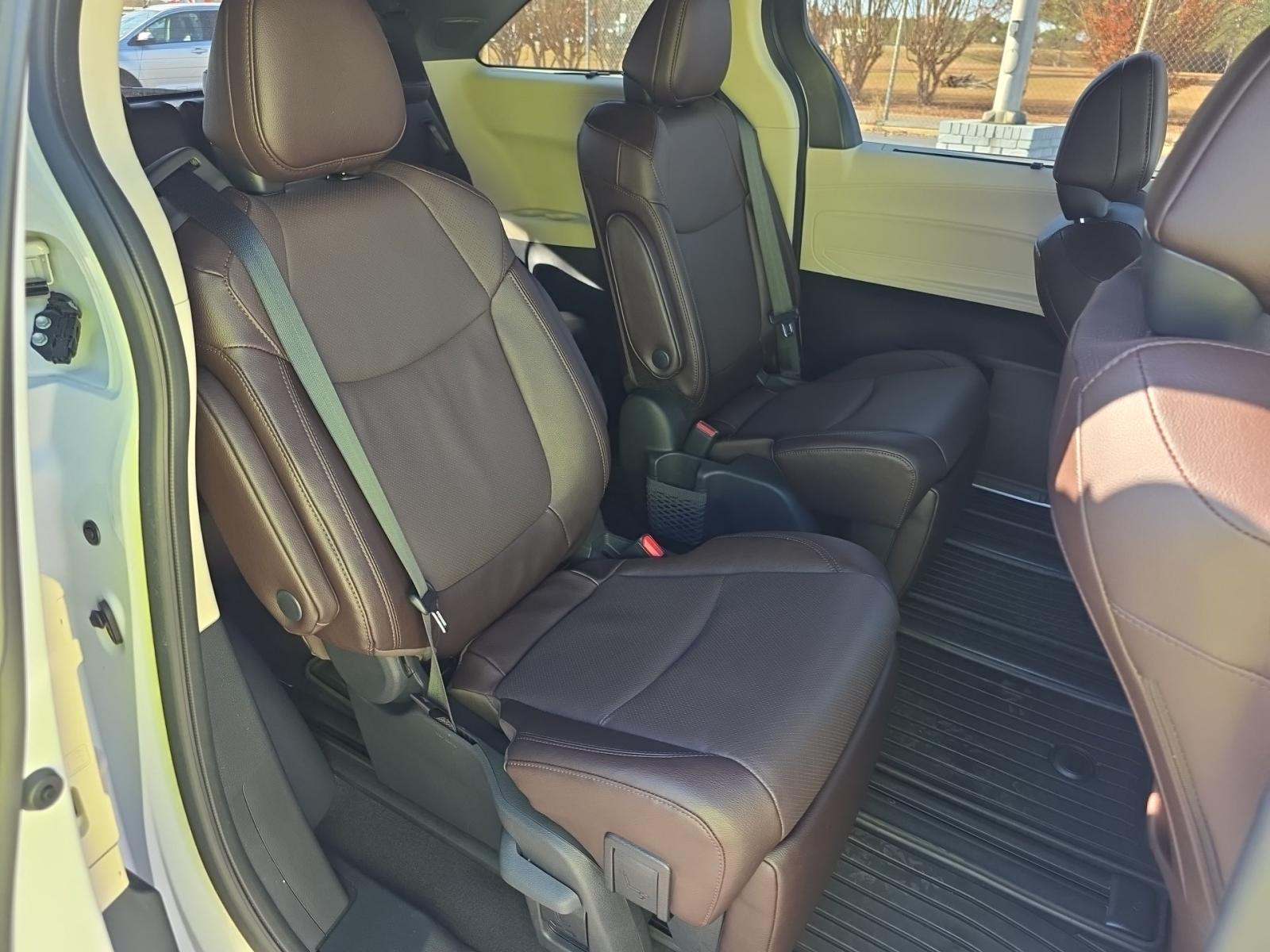 2024 Toyota Sienna Platinum FWD