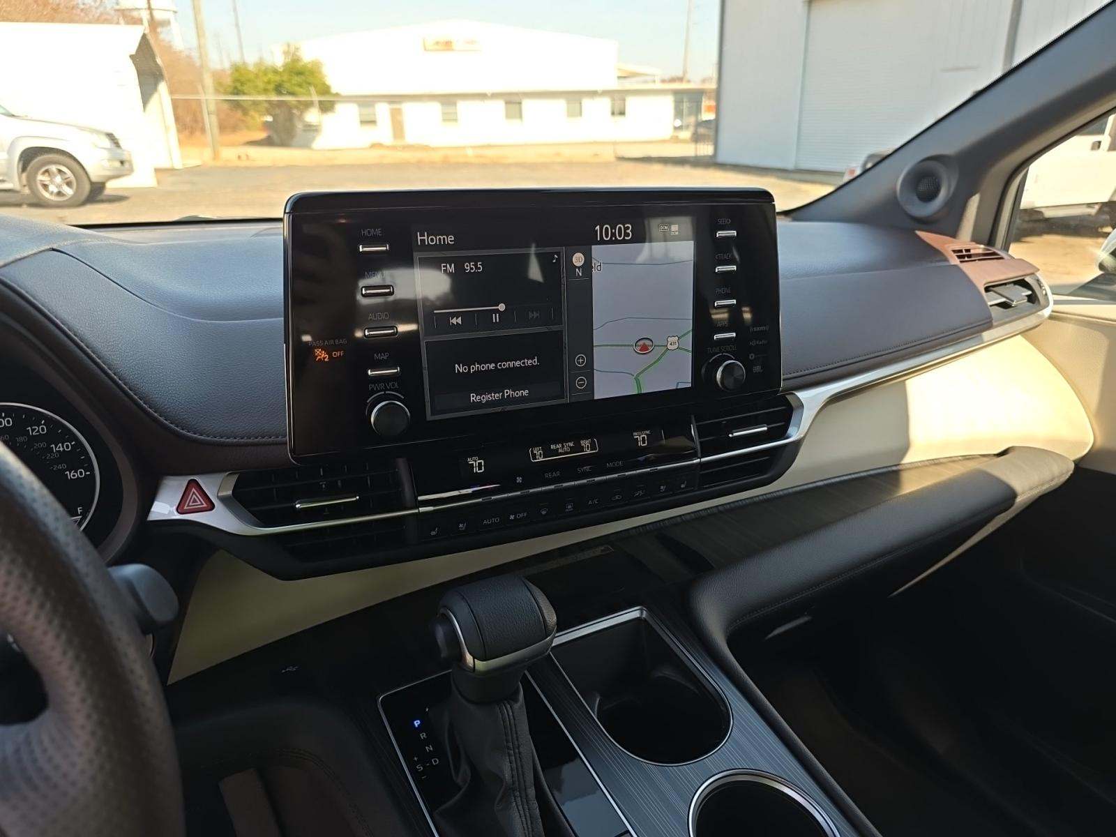 2024 Toyota Sienna Platinum FWD