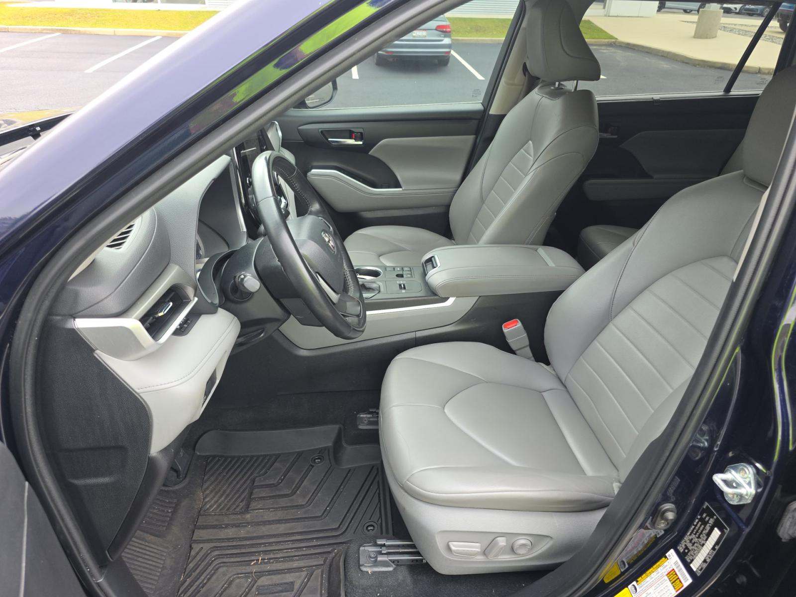 2023 Toyota Highlander XLE FWD