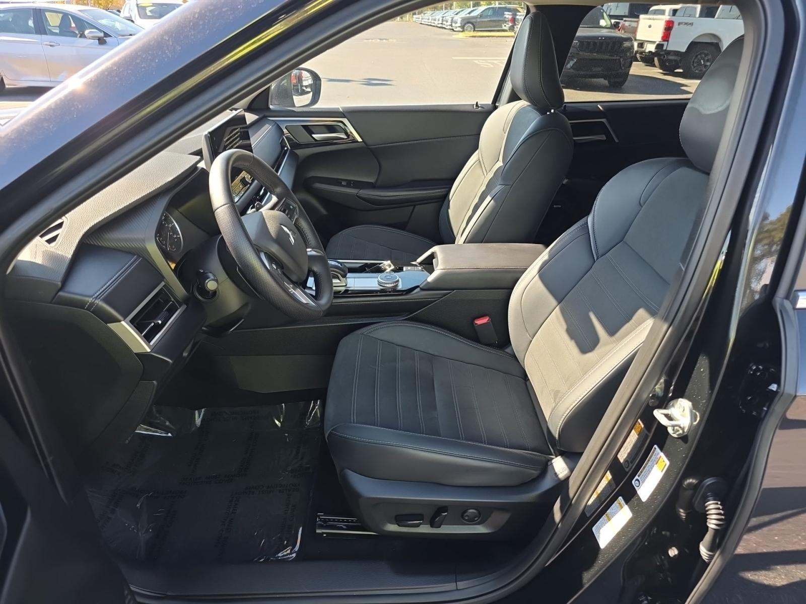 2025 Mitsubishi Outlander SE FWD