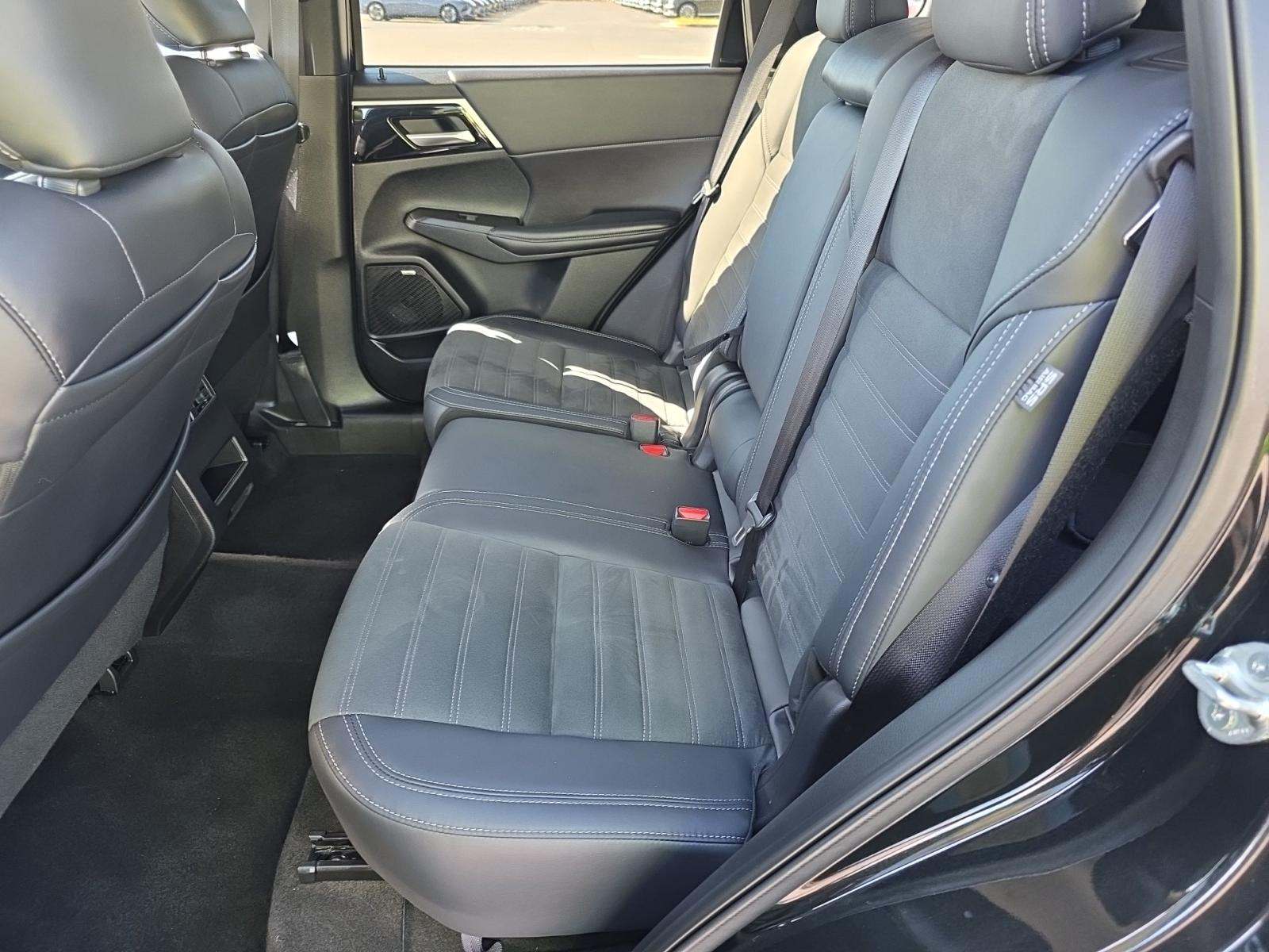 2025 Mitsubishi Outlander SE FWD