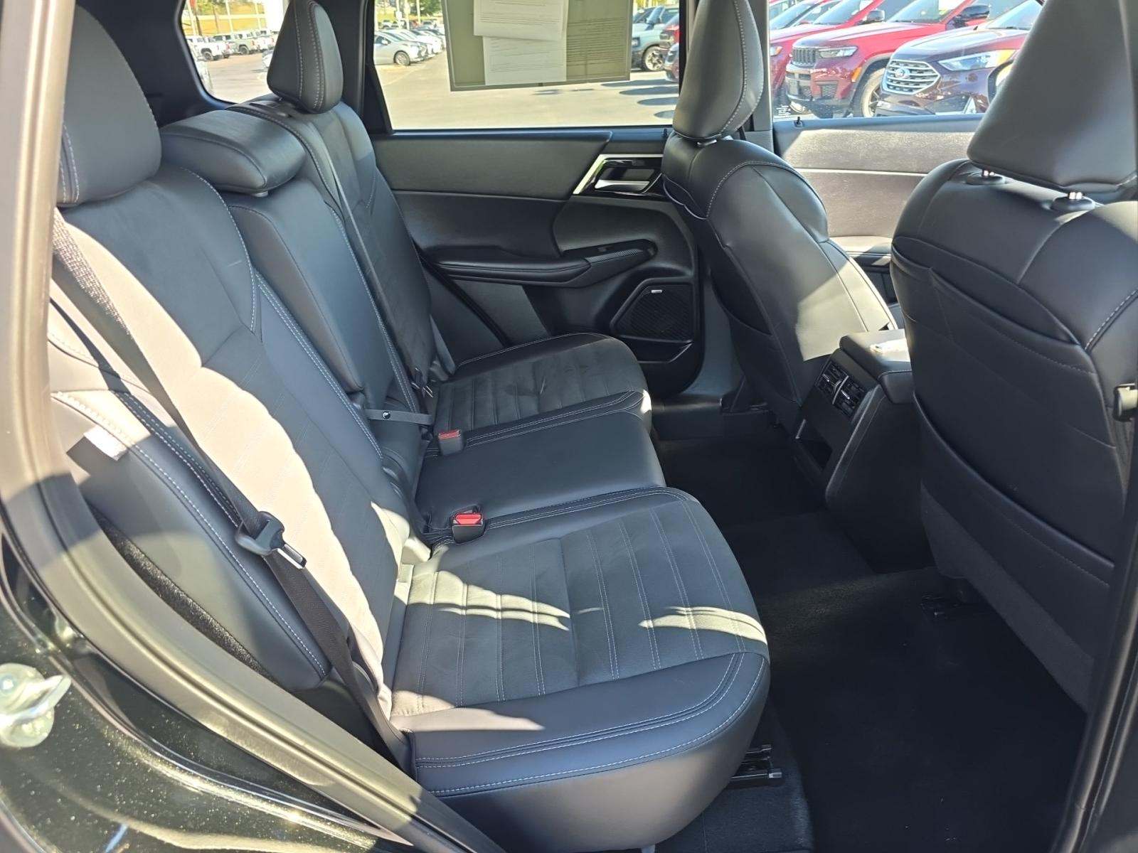 2025 Mitsubishi Outlander SE FWD