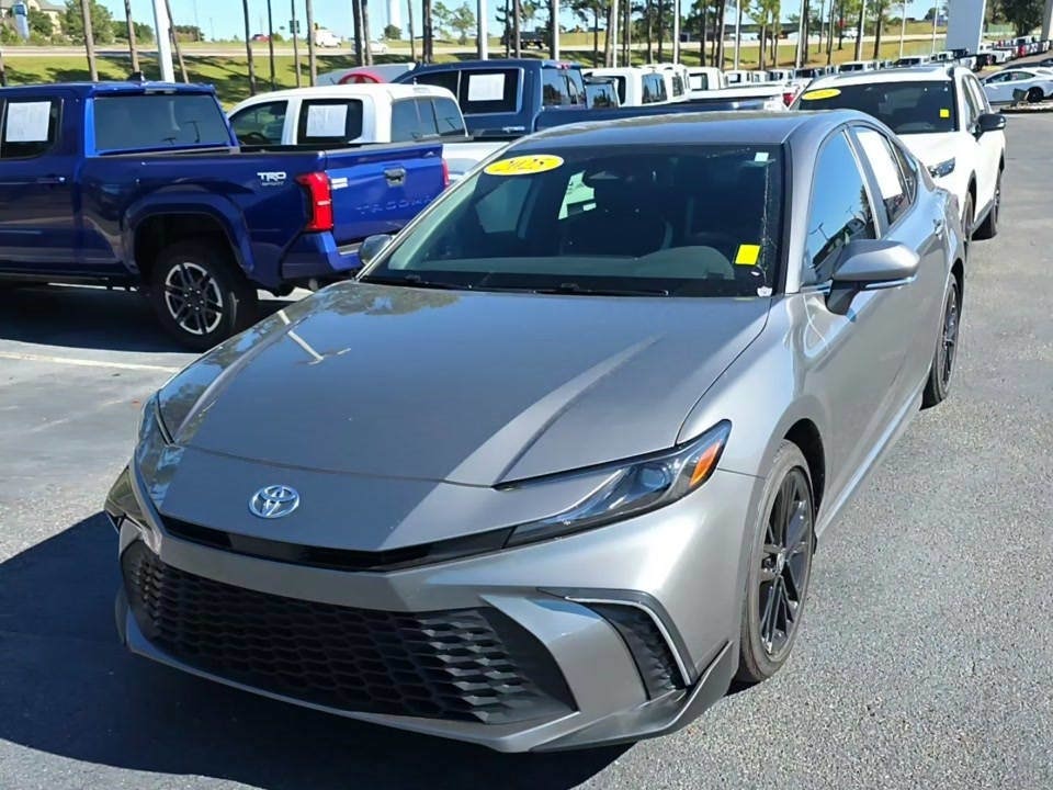2025 Toyota Camry SE FWD