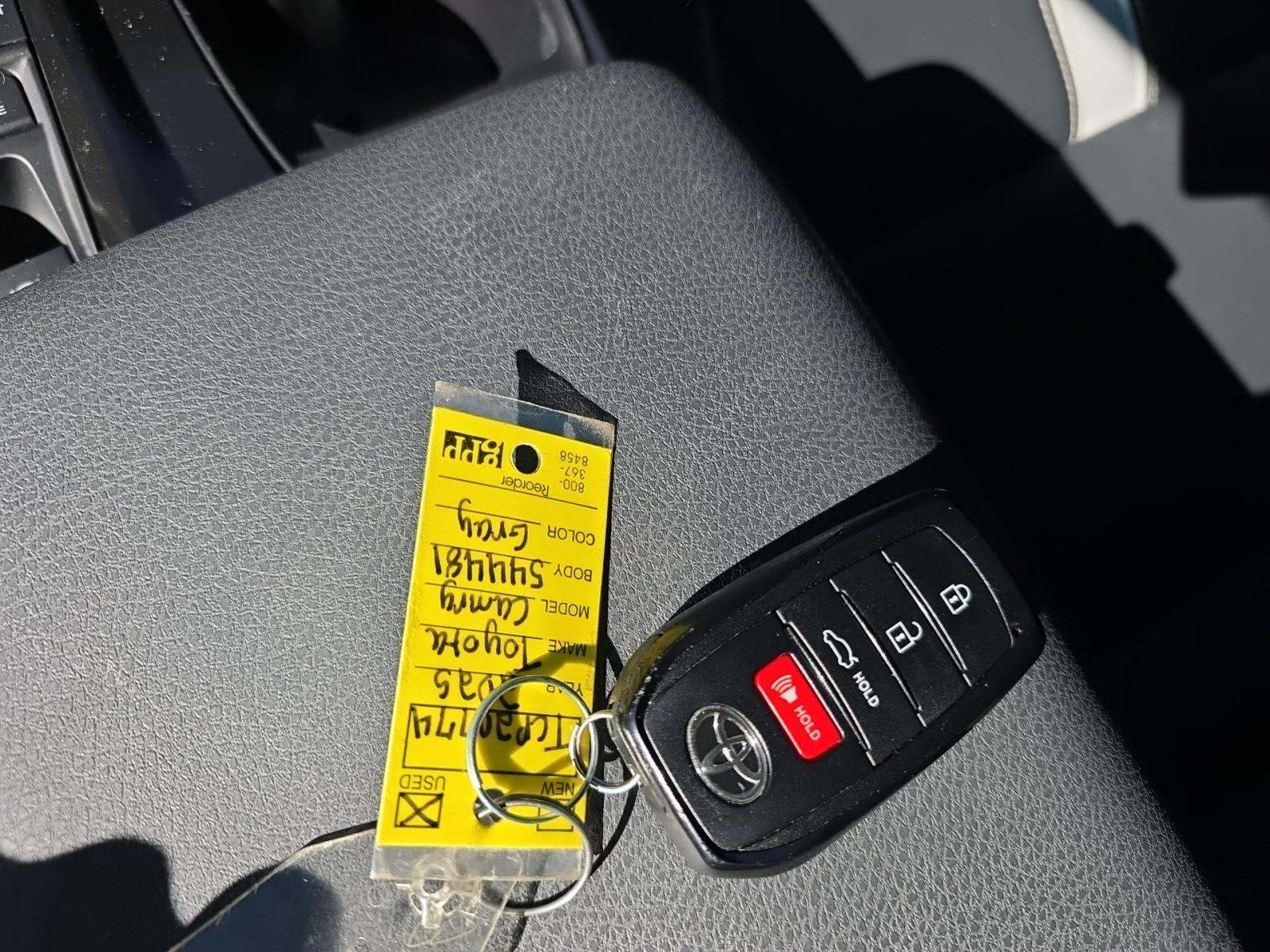 2025 Toyota Camry SE FWD