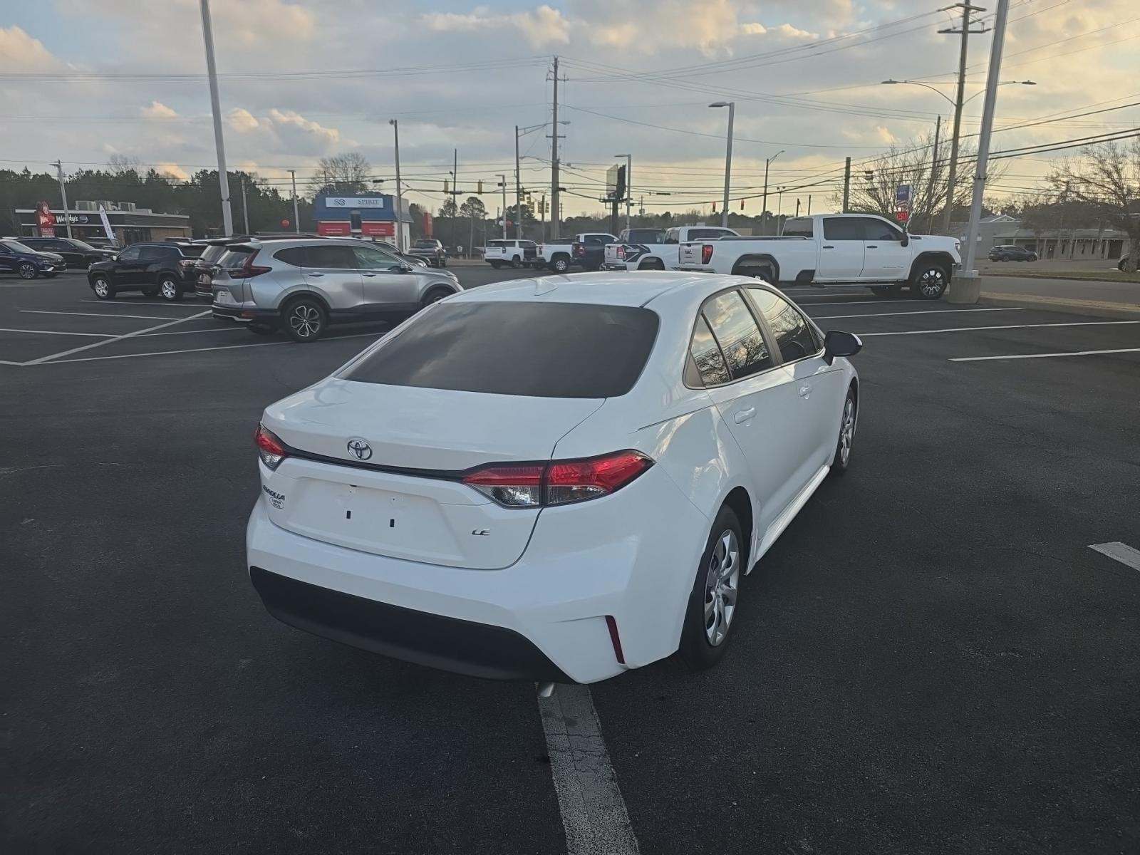 2025 Toyota Corolla LE FWD