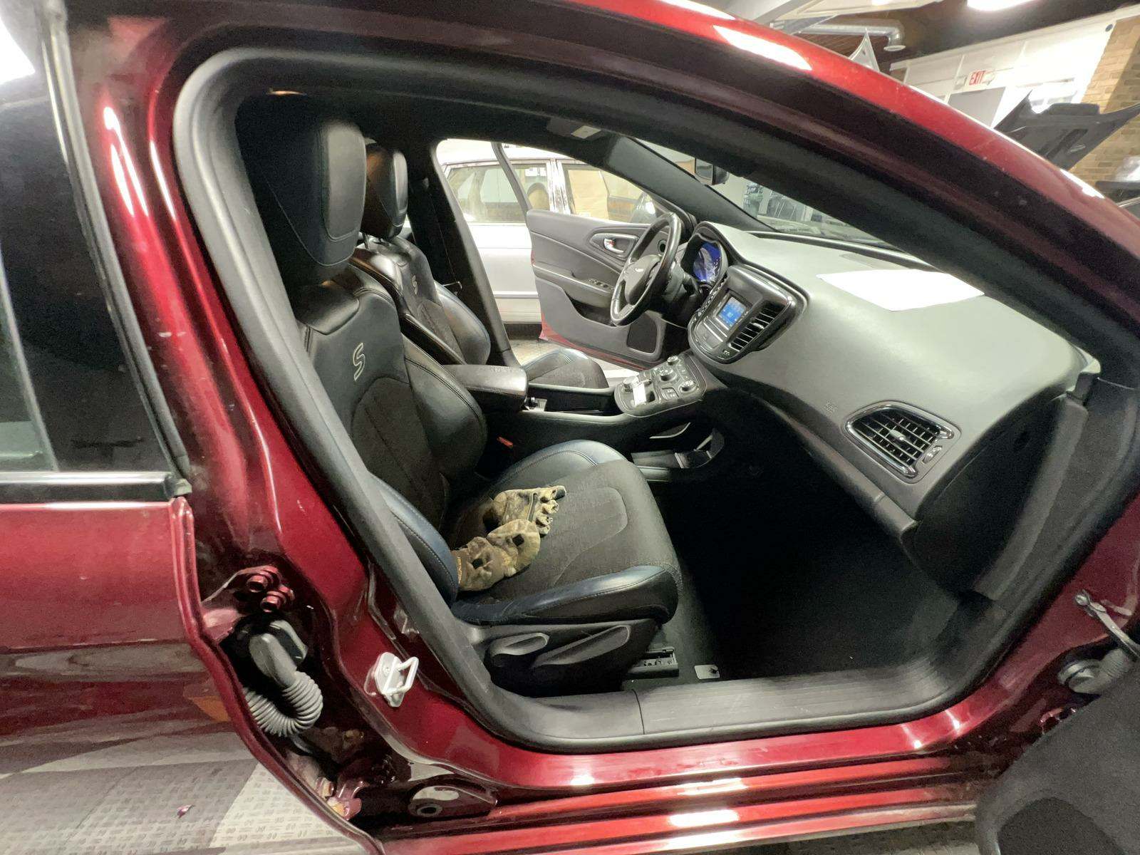 2016 Chrysler 200 S FWD