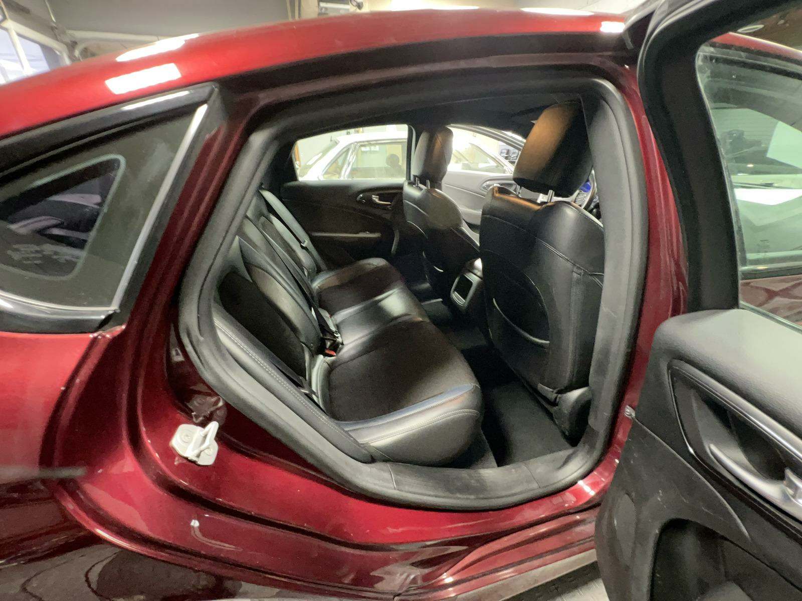 2016 Chrysler 200 S FWD