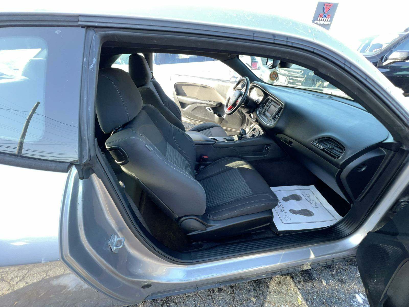 2016 Dodge Challenger SXT RWD