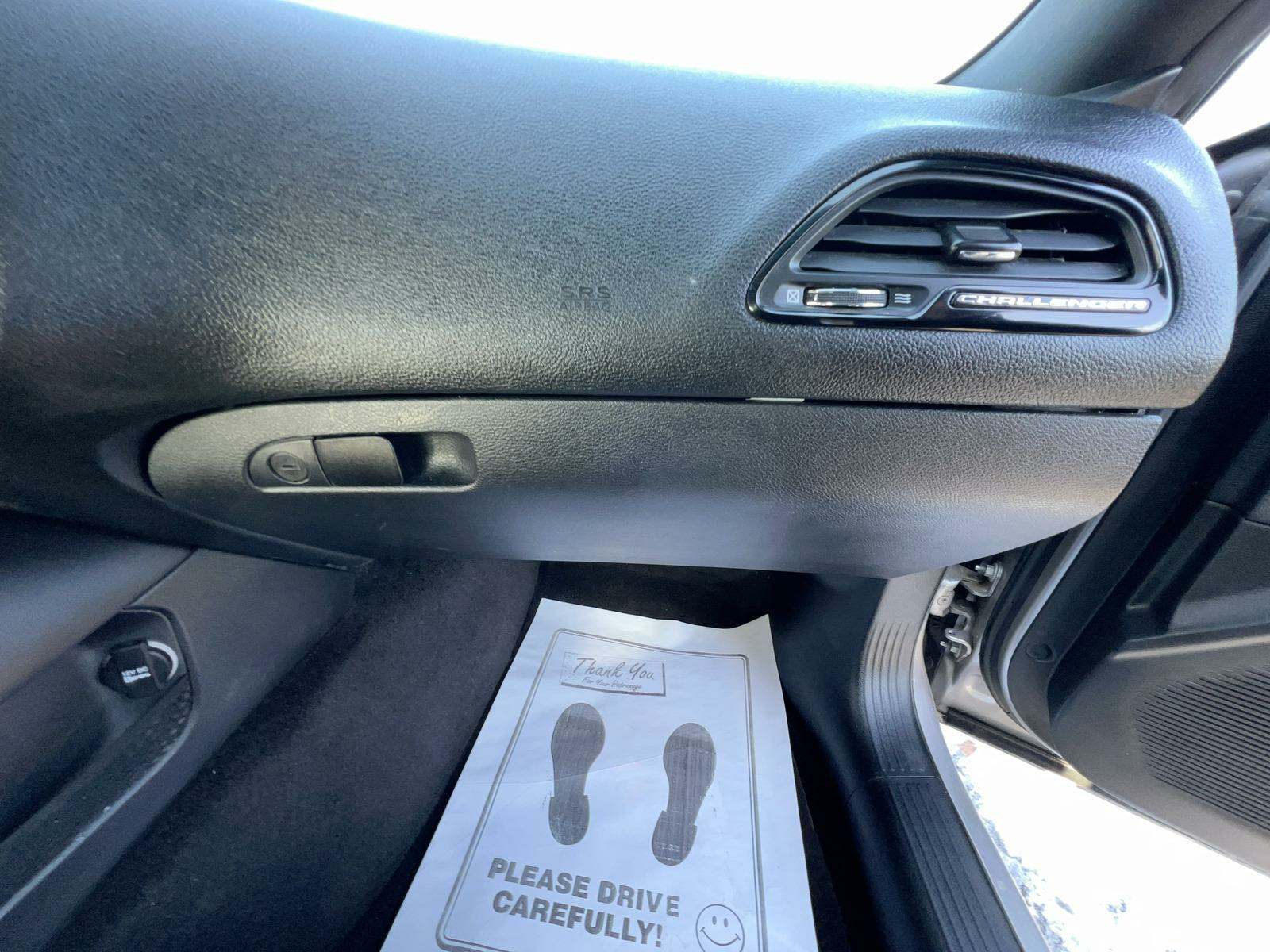 2016 Dodge Challenger SXT RWD