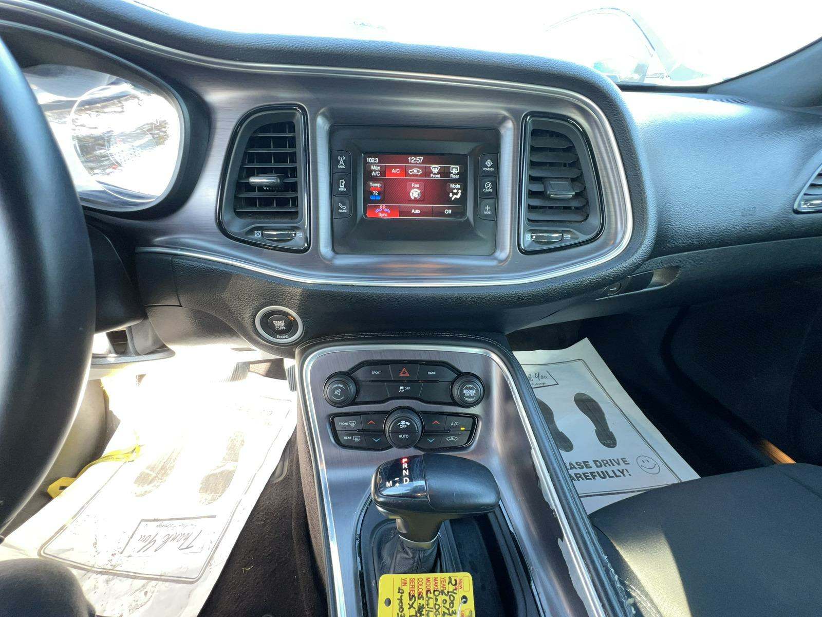 2016 Dodge Challenger SXT RWD