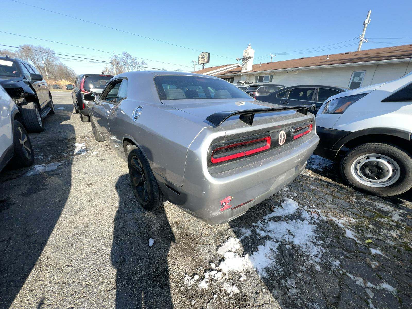 2016 Dodge Challenger SXT RWD